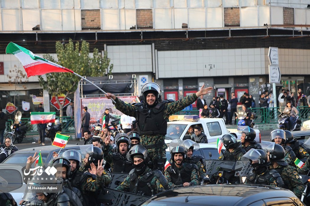 photo_2022-11-27_09-45-34.jpgخبرگزاری فارس این تصویر را گذاشته و نوشته «شادی مردم پس از برد تیم ملی!»

از مردم برای جمهوری‌اسلامی این‌ها مانده‌اند.

جمعه، ۴ آذر ۱۴۰۱