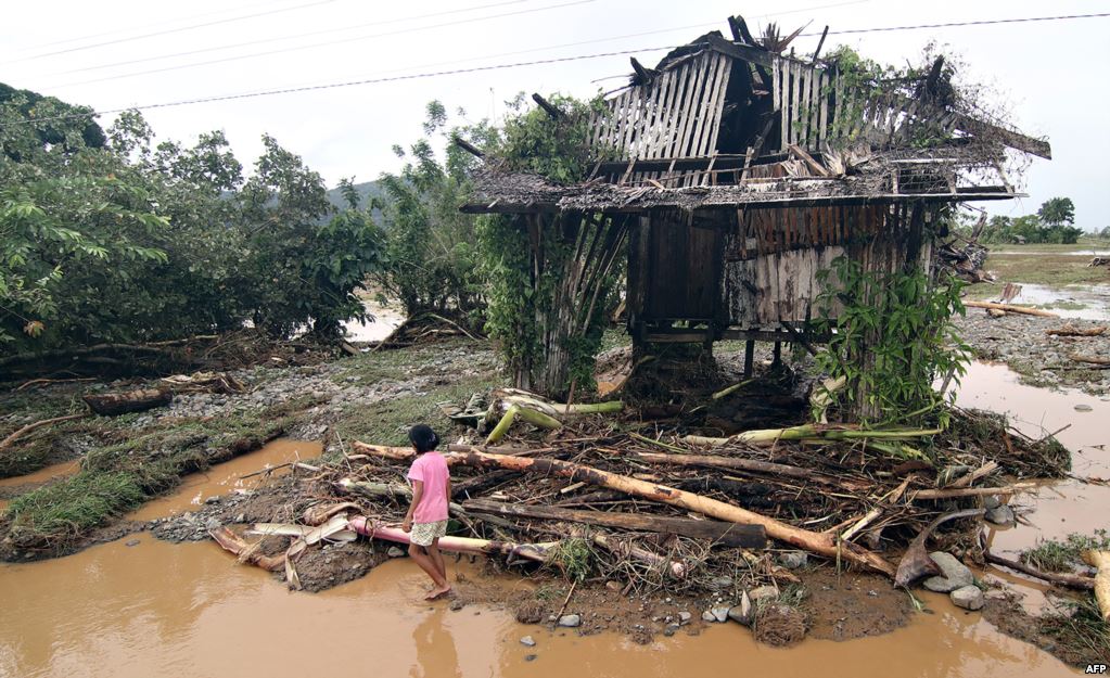 03ECF615-5508-4D34-9CF1-4D8FE851088E_w1023_s.jpg - خانه ویران شده بر اثر باران های سیل آسا در فیلیپین by mohsen dehbashi