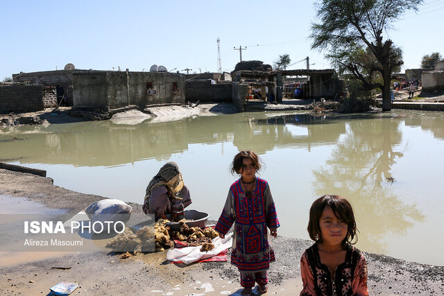 61541231.jpg - جمع‌آوری کمک به سیل زدگان سیستان و بلوچستان از سوی هلال احمر ... by mohsen dehbashi