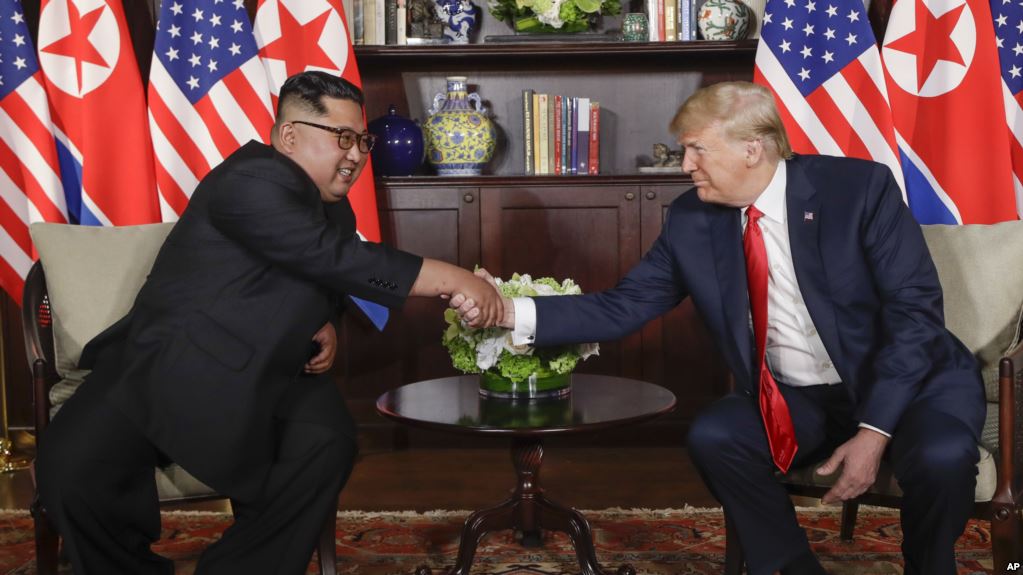 U. S. President Donald Trump shakes hands with North Korea leader Kim Jong Un during their first meetings at the Capella resort on Sentosa Island Tues - دیدار تاریخی رهبران آمریکا و کره شمالی برگزار شد: ملاقات ترامپ و کیم by mohsen dehbashi