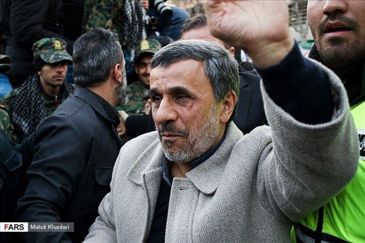 احمدی ‌نژاد در مراسم تشییع پیکر سردار سلیمانی و شهدای مقاومت‎حضور