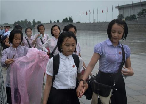 89477_0_610x435.jpg - Tears in rain: North Korea marks 'Victory Day'
