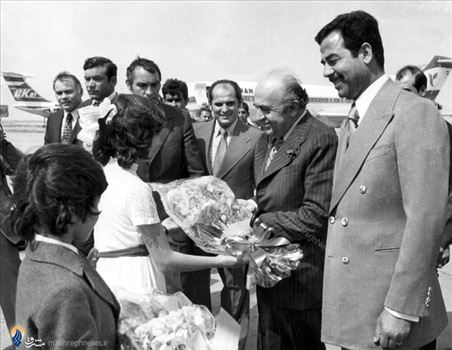 Amir-Abbas_Hoveyda_in_Iraq_-_Saddam_Hussein_as_host_-_1975.jpg - 