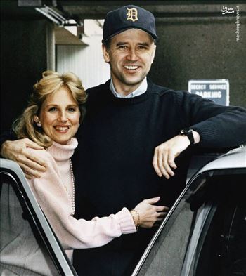 جو بایدن (راست) و همسر فعلی‌اش «جیل جِیکوبز»
