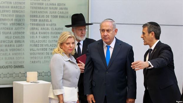 نتانیاهو در سفر اخیر از محل یادبود قربانیان مرکز همیاری یهودیان در بوئنوس آیرس آرژانتین دیدار کرد