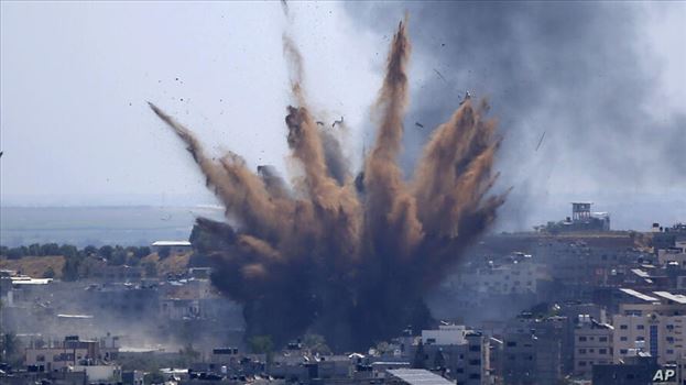 APTOPIX Israel Palestinians - جمعه ۲۴ اردیبهشت ۱۴۰۰ | ۱:۰۷ ایران
شمار کشته‌شدگان درگیری‌های اسرائیل و حماس دست‌کم به ۹۰ نفر رسید
۲۳ اردیبهشت ۱۴۰۰
عکسی از حمله هوایی اسرائيل به شهر غزه در واکنش به پرتاب صدها راکت از این منطقه به شهرهای اسرائیل - ۲۳ اردیبهشت