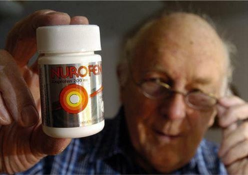 photo_2022-01-14_20-59-12.jpg - دکتر استوارت آدامز، سازنده داروی محبوب و پرکاربرد ایبوپروفن، در سن 95 سالگی در انگلیس درگذشت.