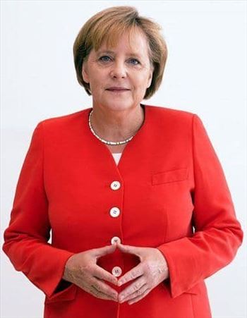 مرکل قدرتمندترین شخصیت اروپایی در سال 2021 شد.

مجله پولتیکو، فهرستی از 28 شخصیت تاثیرگذار در اروپا در سال 2021 منتشر کرد که در این فهرست، آنگلا مرکل، صدراعظم آلمان در مقام نخست قدرتمندترین شخصیت اروپایی قرار دارد.