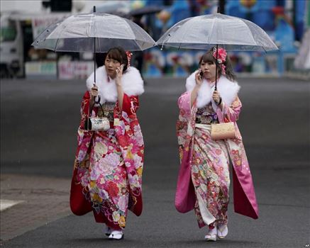 عکس روز: از جشنواره ۲۰سالگی در ژاپن تا بارش اولین برف زمستانی در کرمان