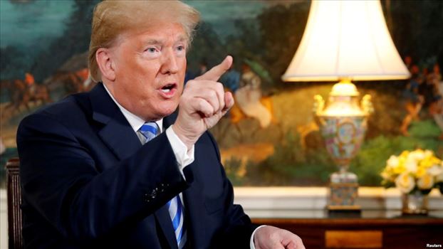 سخنان ترامپ در زمان امضای بازگشت تحریم‌ها؛ ایران بین پیوستن به اقتصاد جهانی و انزوا یکی را انتخاب کند